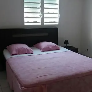 Appartement T4 Climatise Vue Mer Dans Piscine, Bouillante